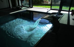 Piscina acciaio con cascata