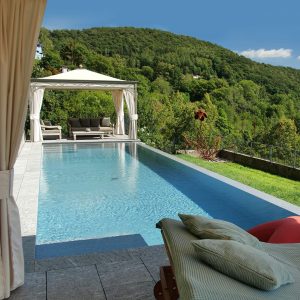 Calcestruzzo - Piscina in cemento armato Luganese