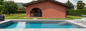 Installazione piscina in vetroresina Ticino
