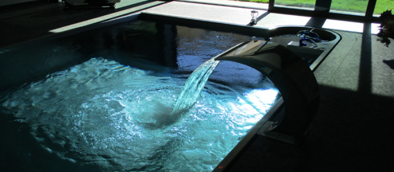 Piscina acciaio con cascata Piscina acciaio con cascata