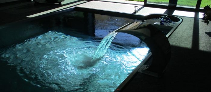 Piscina acciaio con cascata Piscina acciaio con cascata